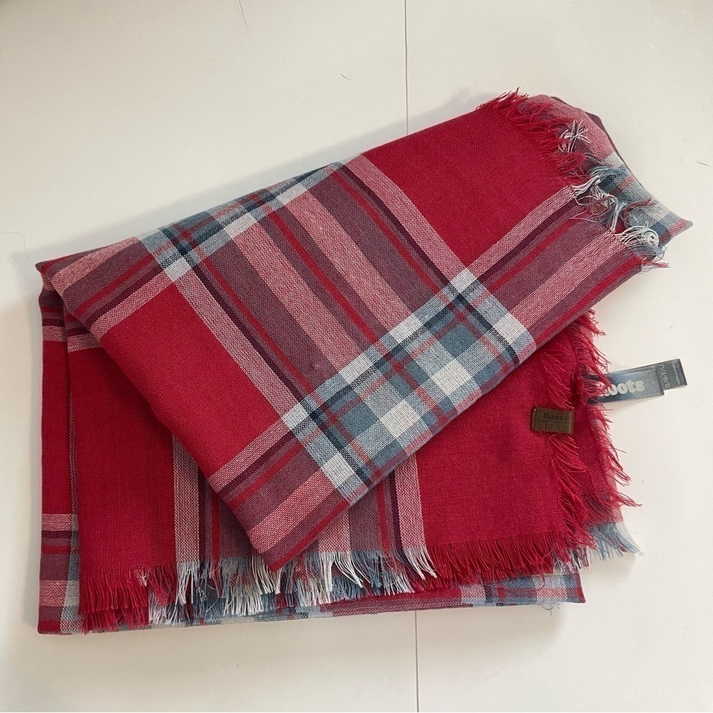 Roots Canada Lightweight Classic Timeless Red Gray Black Plaid Scarf 46” x 66”